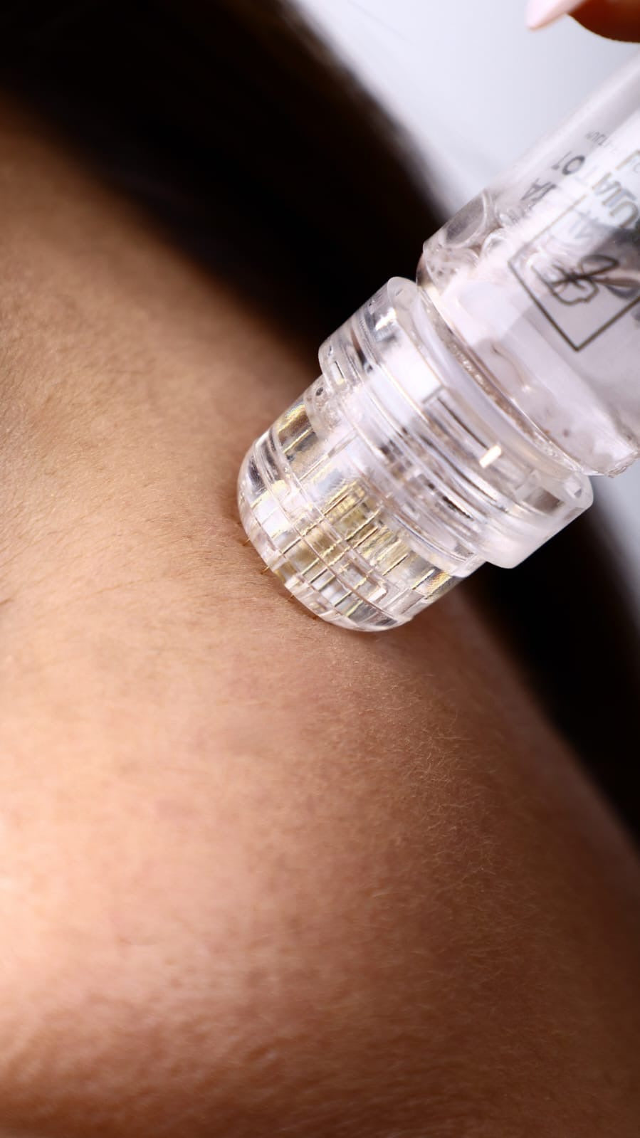 FABULI Hydra Needle micro-channels close-up on skin